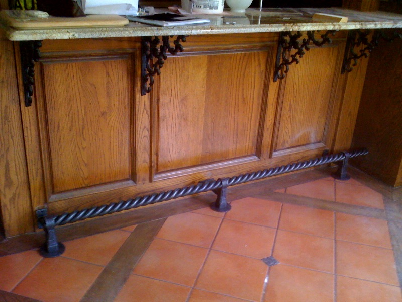 http://www.wyomingmetalsmiths.com/images/iron-rope-foot-rail.jpg